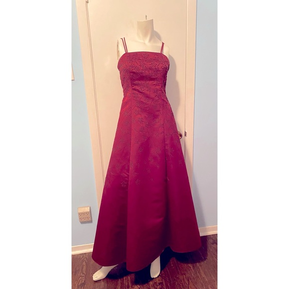 Burgundy A-Line Ball Gown with floral beaded design and lace up back - Picture 2 of 6